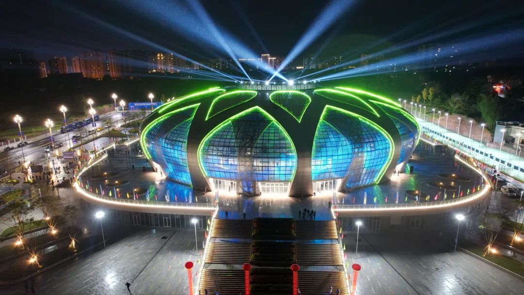 特色篮球文化与城市夜景相结合，打造夜间体育娱乐新地标的简单介绍