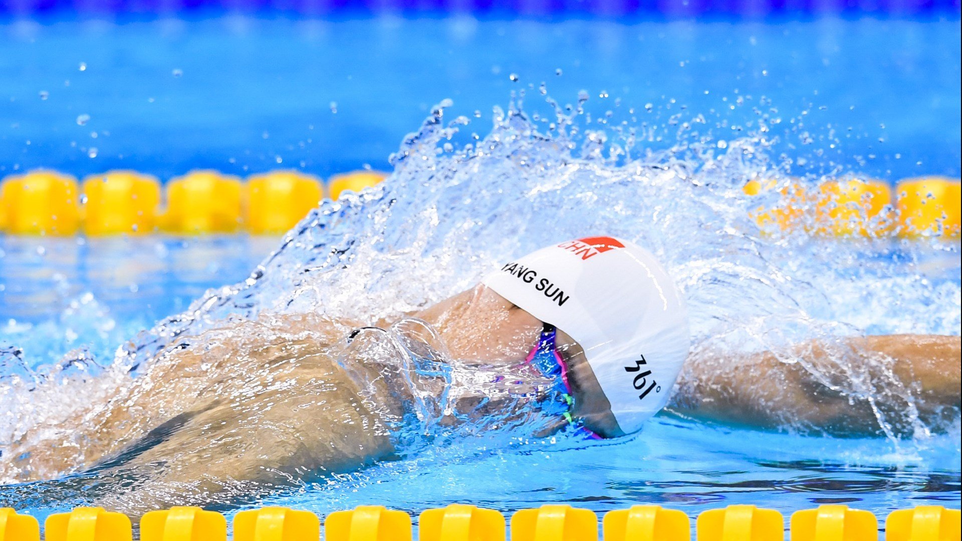 球场大片!青少年篮球栏目在央视热播,激励青少年追梦,关于青少年篮球电影